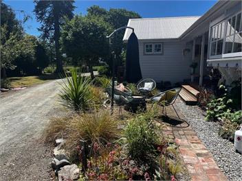 Character House on 3/4 acre - Nelson