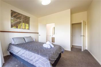Surfdale Sunspot: Spa Escape Waiheke - Waiheke Island