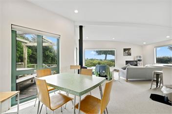 Beachfront Getaway (Bachcare) - Waikanae Beach