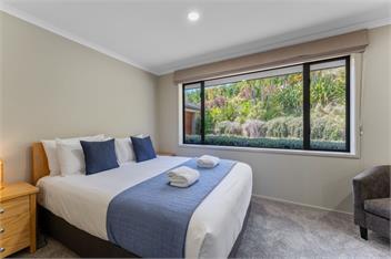 Scenic Solitude - Spa-pool, Lake and Mountain Views - Taupo