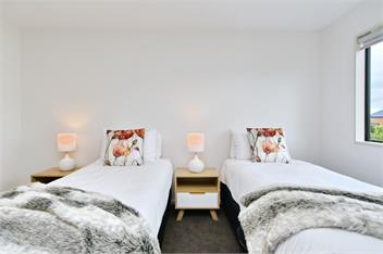 Broadbent Townhouse - Christchurch Holiday Homes - Christchurch