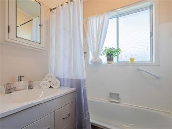 Central Riverside Retreat (Bachcare) - Taupo Central