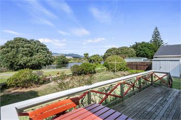 Coastal Drift (Bachcare) - Waikanae