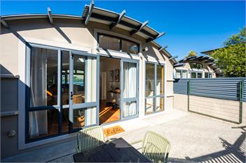 Lakefront Retreat - Wanaka