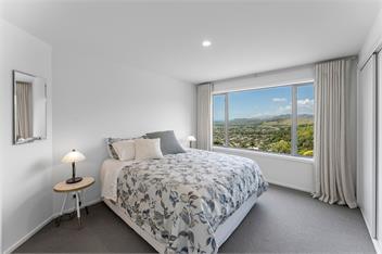 MODERN HILL TOP HOUSE | Amazing Views & Space | Sleeps 10 -