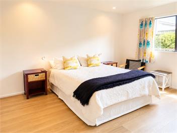 Sunny Matarangi Beach House -