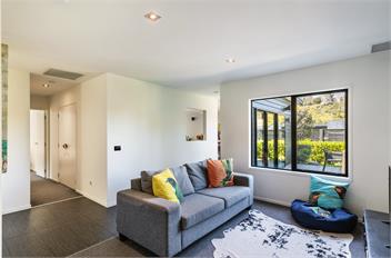 Riverside Retreat - spa pool, table tennis, riverside! - 