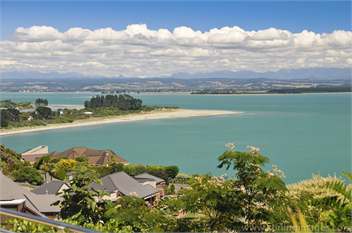 'Beach Views' - Executive Waterfront Holiday Home - Nelson
