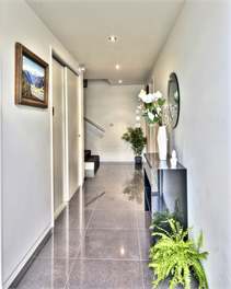 Spectacular Panoramic Views 4 Bedroom House - Queenstown