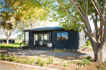 Cottage on Equestrian Estate - Hastings