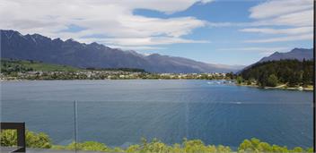 Lakehouse Joela | Prime Location + Luxury Living - Queenstown