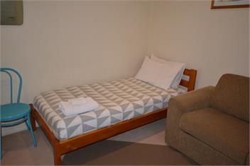 LARGE CITY CBD APARTMENT (VIC12) - Wellington
