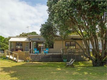 Vintage Pohutukawa (Bachcare) - Whangamata