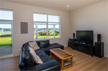 Waterfront Wonder (Bachcare) - Matarangi