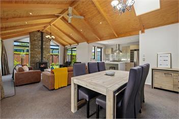 Roys Bay Lodge (Bachcare) - Wanaka