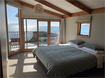 Sunny Beach Front Home - Porirua
