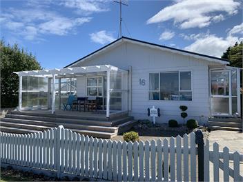 A Cosy Beach Cottage Charmer - Riverton