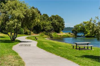 Lakeside Serenity (Bachcare) - Taupo