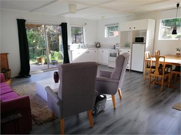 The Rabbithole Guesthouse - Upper Hutt