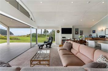 Seaview Escape - Beachfront Whangamata - Whangamata