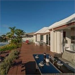 Hosts on the Coast Boost Morale on the Canal - Whitianga