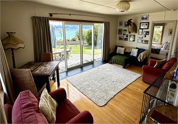 The Black Shack - Lake Hawea