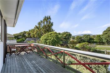 Coastal Drift (Bachcare) - Waikanae