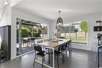 Bayview - Relax in the Hot Tub or Cross the Street to the Lake! - Taupo