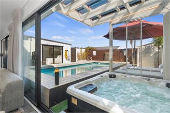 Sun Kissed Pool Villa (Bachcare) - Mangawhai
