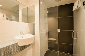 2BR/2BA Terrace Apt - Great Location & Amenities - Queenstown