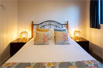 Central Home | Lake Views | 3 Bedrooms | Free WIFI - Queenstown