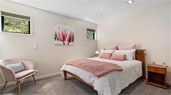 Panoramic Peaks: 3BR Home with Lake Vistas - Queenstown