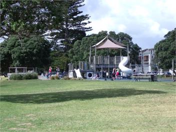 Village Apartment - Cafes - Beach & Pool!! -North Shore - Auckland