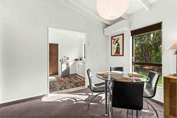 Village Apartment, just steps from centre of town - Hastings