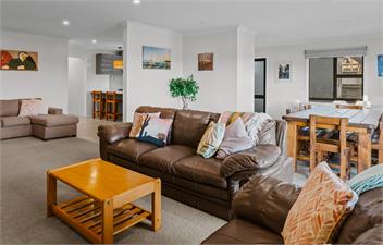Pukehina Beach. Accommodating 19 guests. - Tepuke