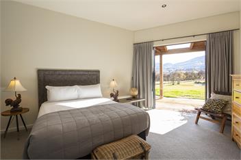 Dalefield Hideaway | Hot Tub & Mountain Views - 