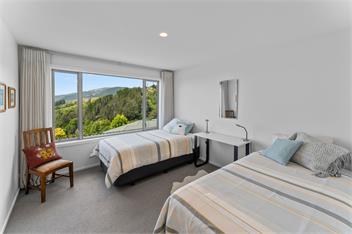 MODERN HILL TOP HOUSE | Amazing Views & Space | Sleeps 10 -