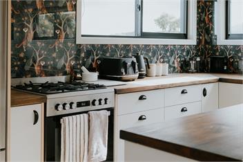 Kanuka Terrace - The Little Black House -