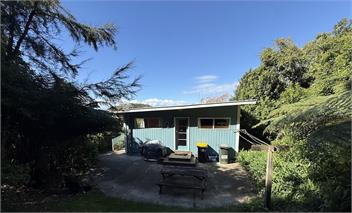 Rose's Kaiteriteri Bach - 
