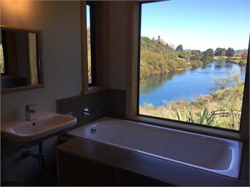 Awahuri - Waterfront River bend retreat (the Modern Bach!) - Taupo