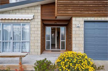 Adventure Sika - Relax on the deck with views - Taupo