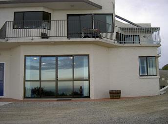 Ocean View Apartments: The Penguin Suite - Oamaru