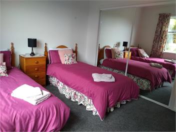 No additional fees! Quiet location with views and public transport - Wellington