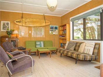 Vintage Pohutukawa (Bachcare) - Whangamata