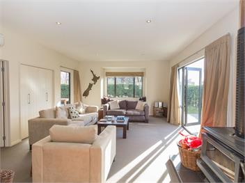 Modern Lake Haven (Bachcare) - Wanaka