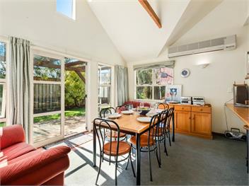 Charming on Cherry (Bachcare) - Wanaka