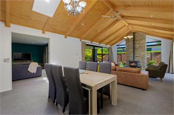 Roys Bay Lodge (Bachcare) - Wanaka