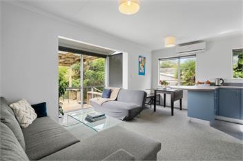 The Wee Blue Bach (Bachcare) - Waikanae Beach