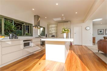 'Harbour View - Two' - Nelson Waterfront Apartment - Nelson
