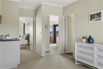 Spacious Lakefront Escape - Taupo